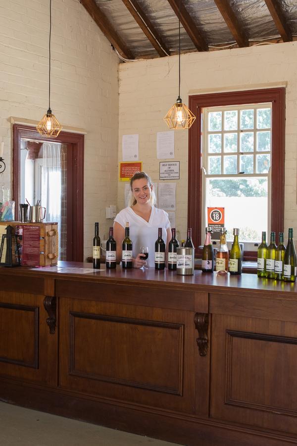 Petersons Winery And Armidale