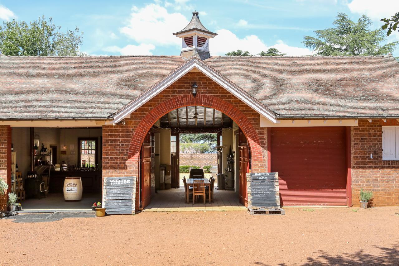 Petersons Winery And 4* Armidale