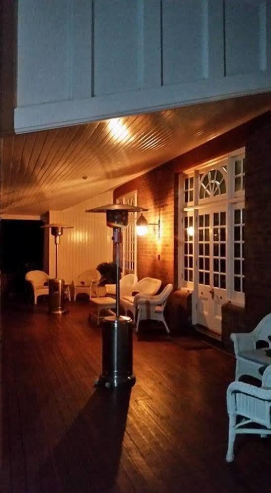 Petersons Winery And 4* Armidale